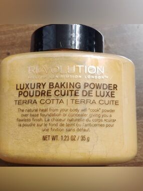 Revolution Luxury Baking Powder - Terra Cotta Beige